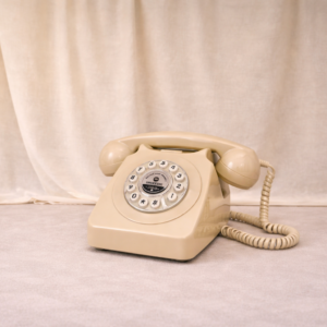 Téléphone livre d'or audio beige