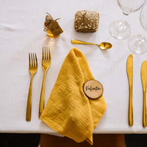 Serviette élégante jaune curry